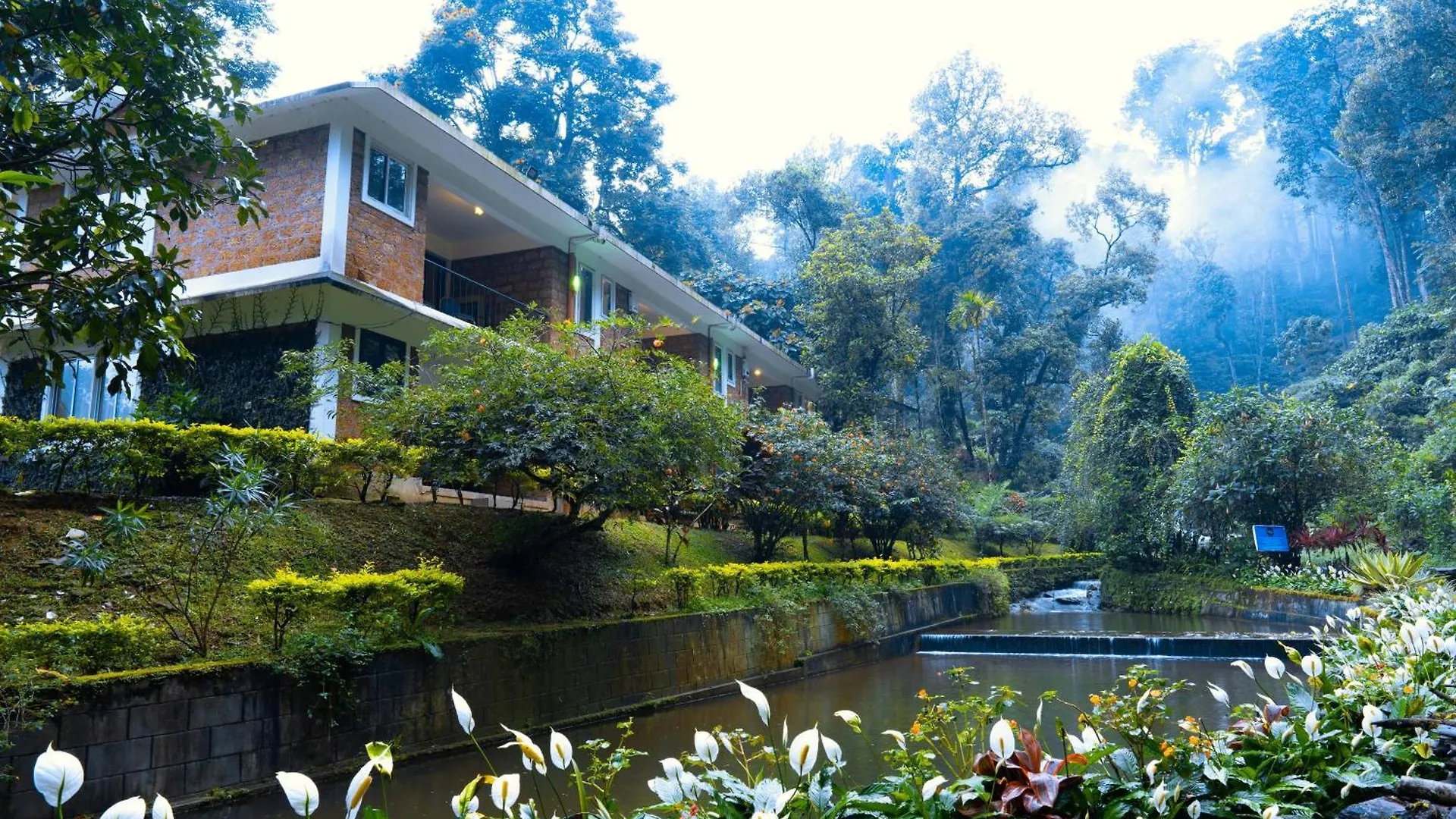 Hotel Falling Waters Munnar